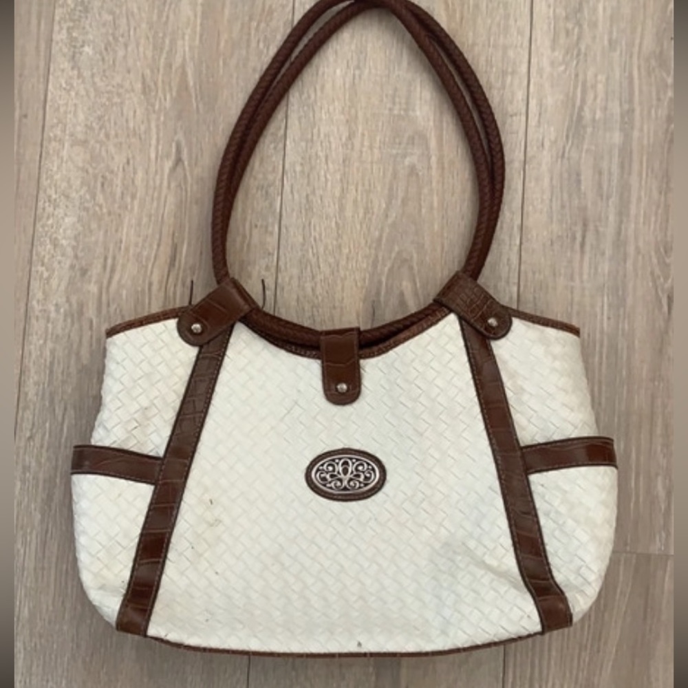 White & brown weaved faux leather purse